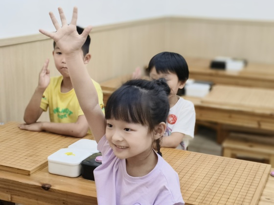 在歡樂的課堂里，孩子們沉浸在愉悅的氛圍中，享受著每一次的探索與學(xué)習(xí)~_副本.jpg