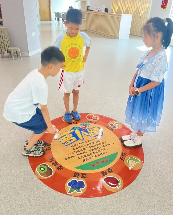 周日基礎(chǔ)班課間活動(dòng)，孩子們最喜歡玩的蘿卜蹲游戲_副本.jpg