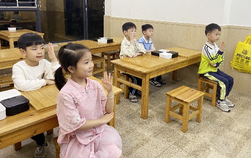 小棋手上起課來非常投入，勤奮認真的你，必定收到累累的碩果_副本.jpg