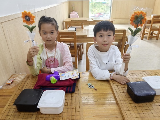 3、為了這個(gè)重要的節(jié)日，棋院為媽媽們準(zhǔn)備了一份小禮物_副本.jpg
