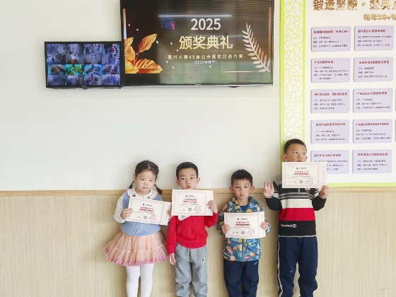 證書頒獎_副本.jpg 證書頒獎_副本.jpg