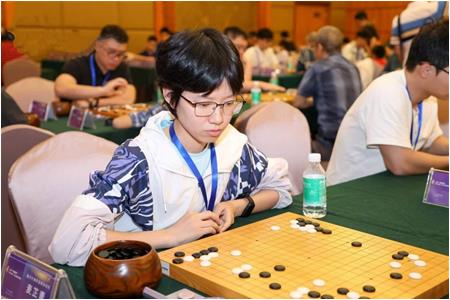 【清源圍棋學(xué)霸之麥芷青】 棋海揚(yáng)帆，學(xué)海遨游：“麥子”的智慧雙翼